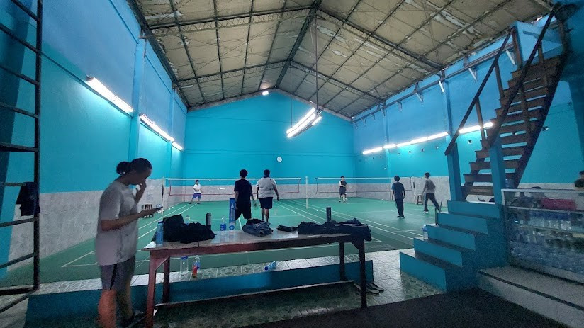 Lapangan Badminton Bulusan Square