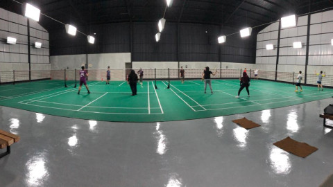 Supreme Arena Badminton