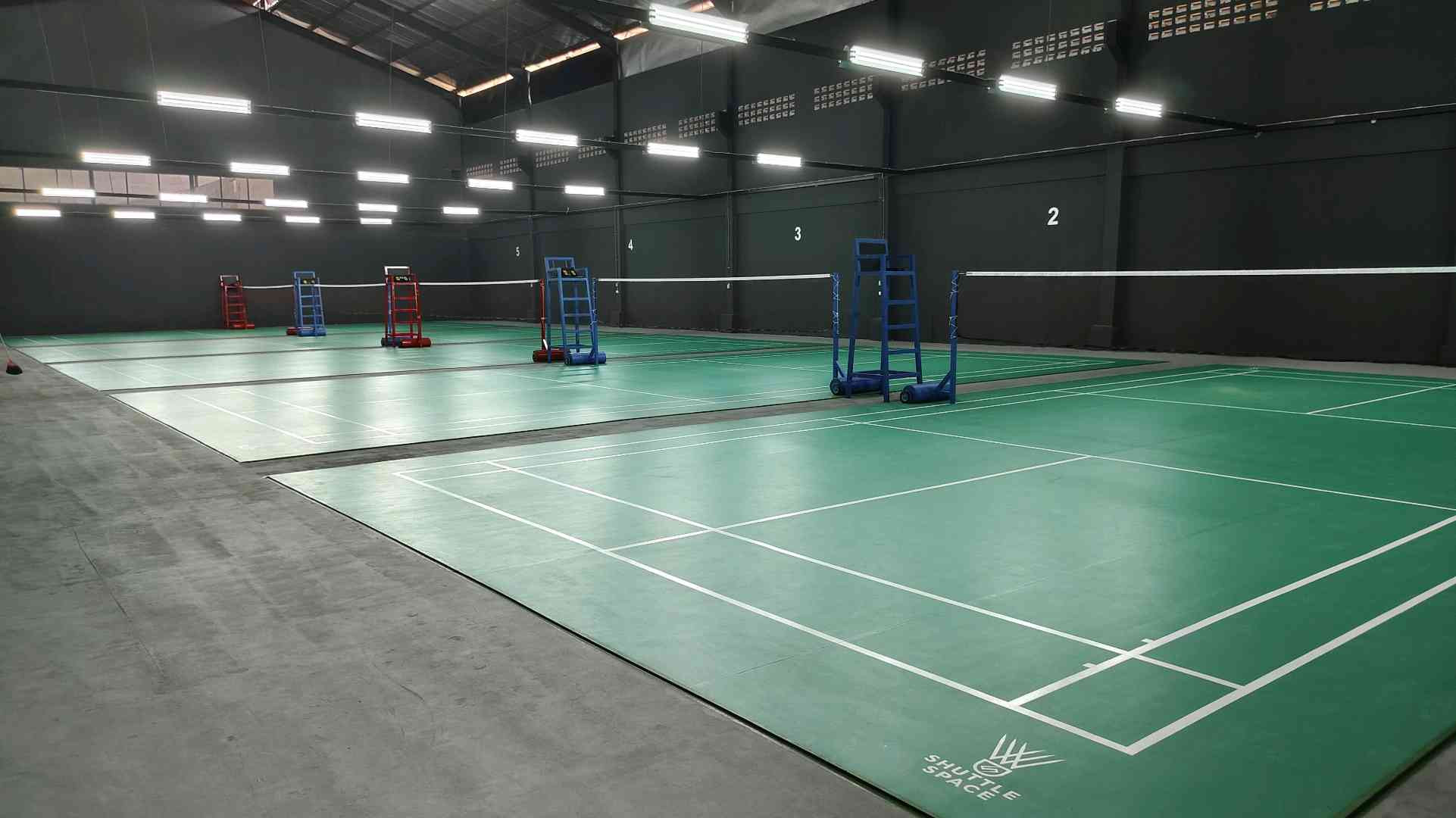 Shuttle Space Badminton