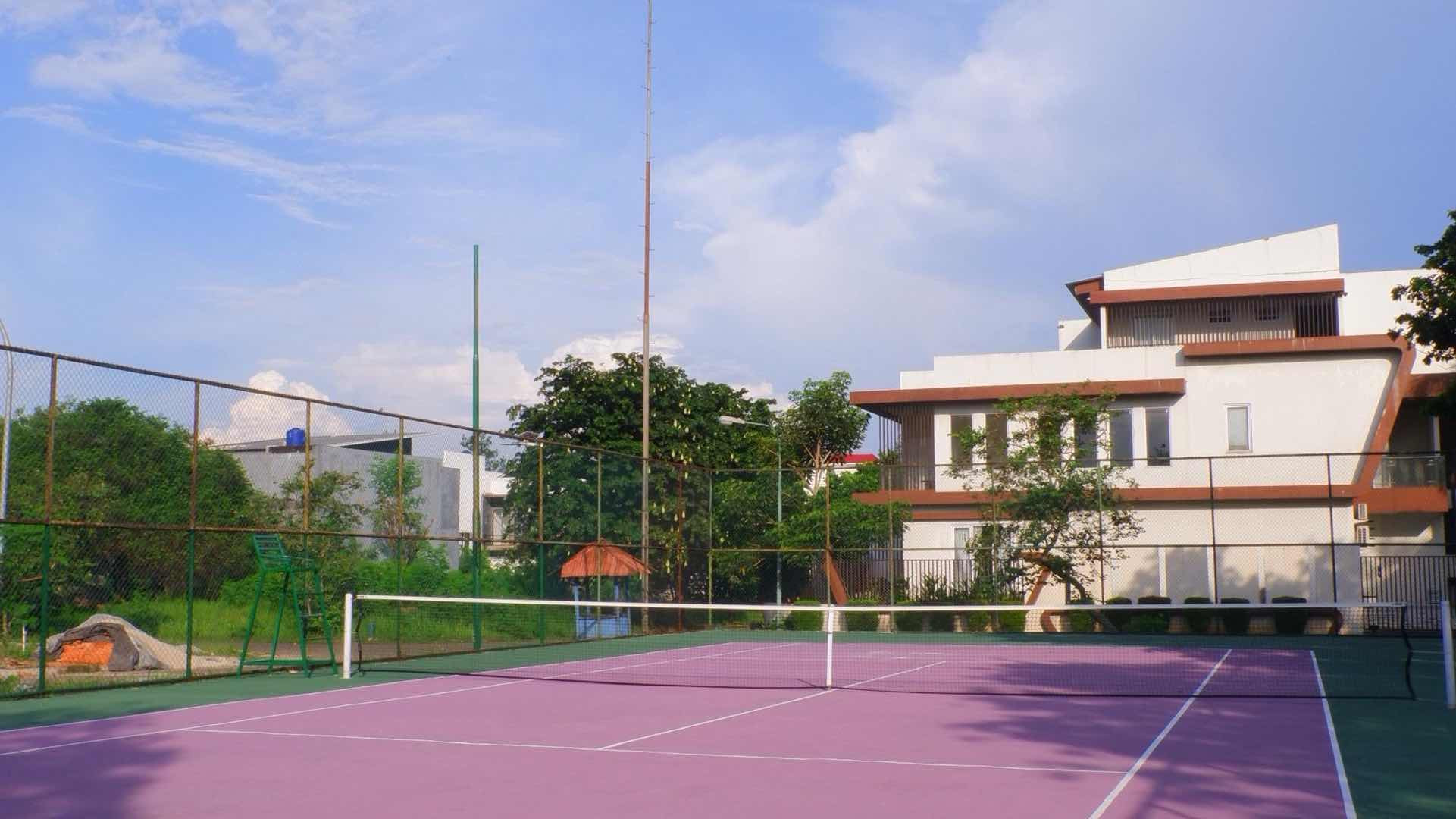 RR Tennis Court