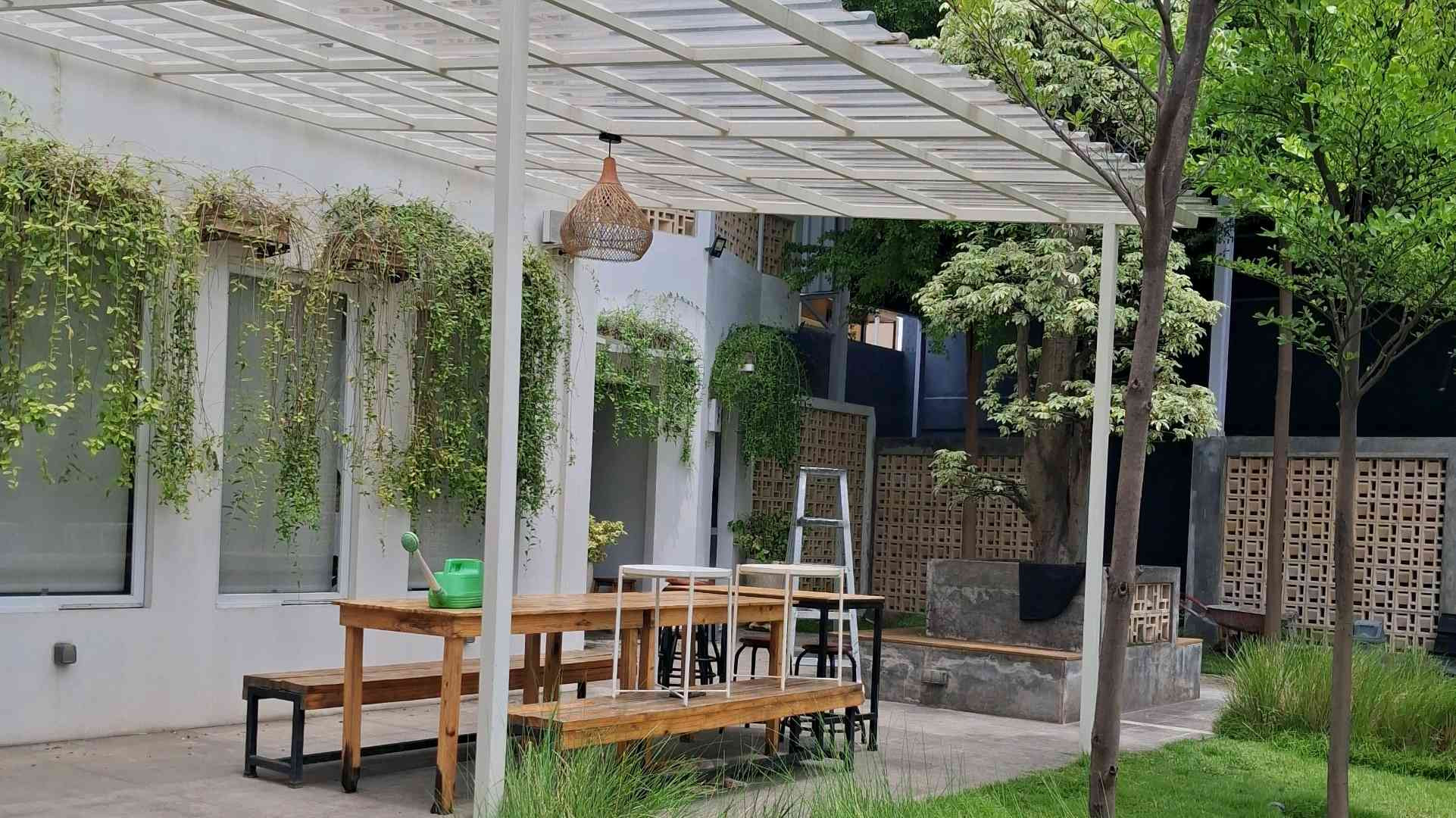 Serva Padel and Coffee Surabaya