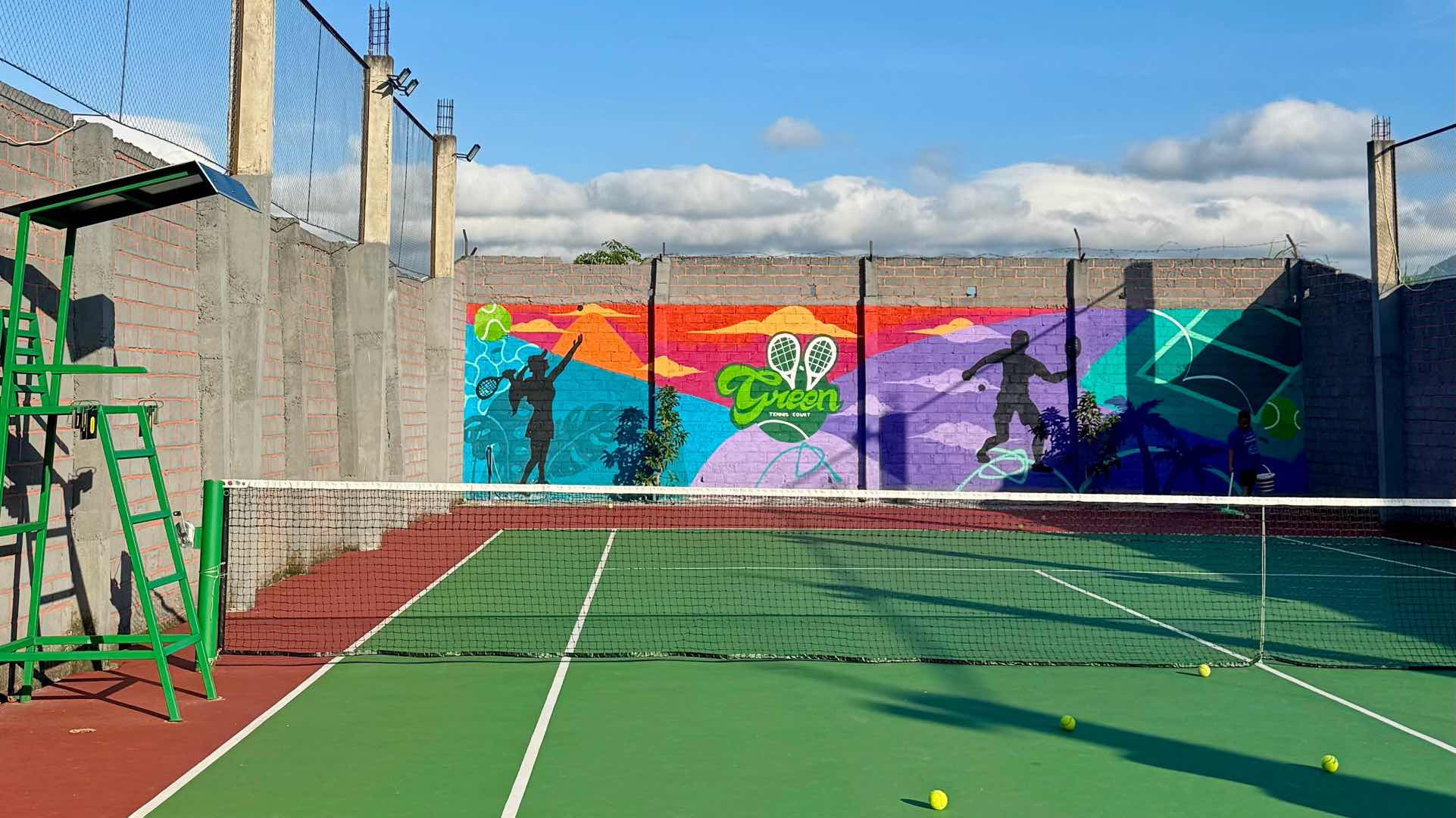 green tennis court