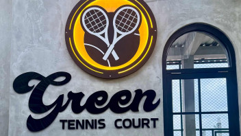 green tennis court