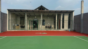 green tennis court