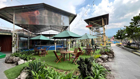 Senyum Padel Court