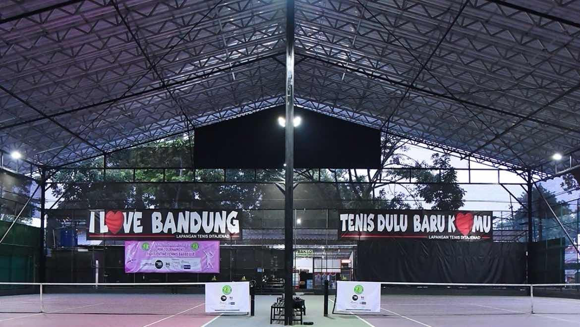 Tennis Indoor Ditajenad