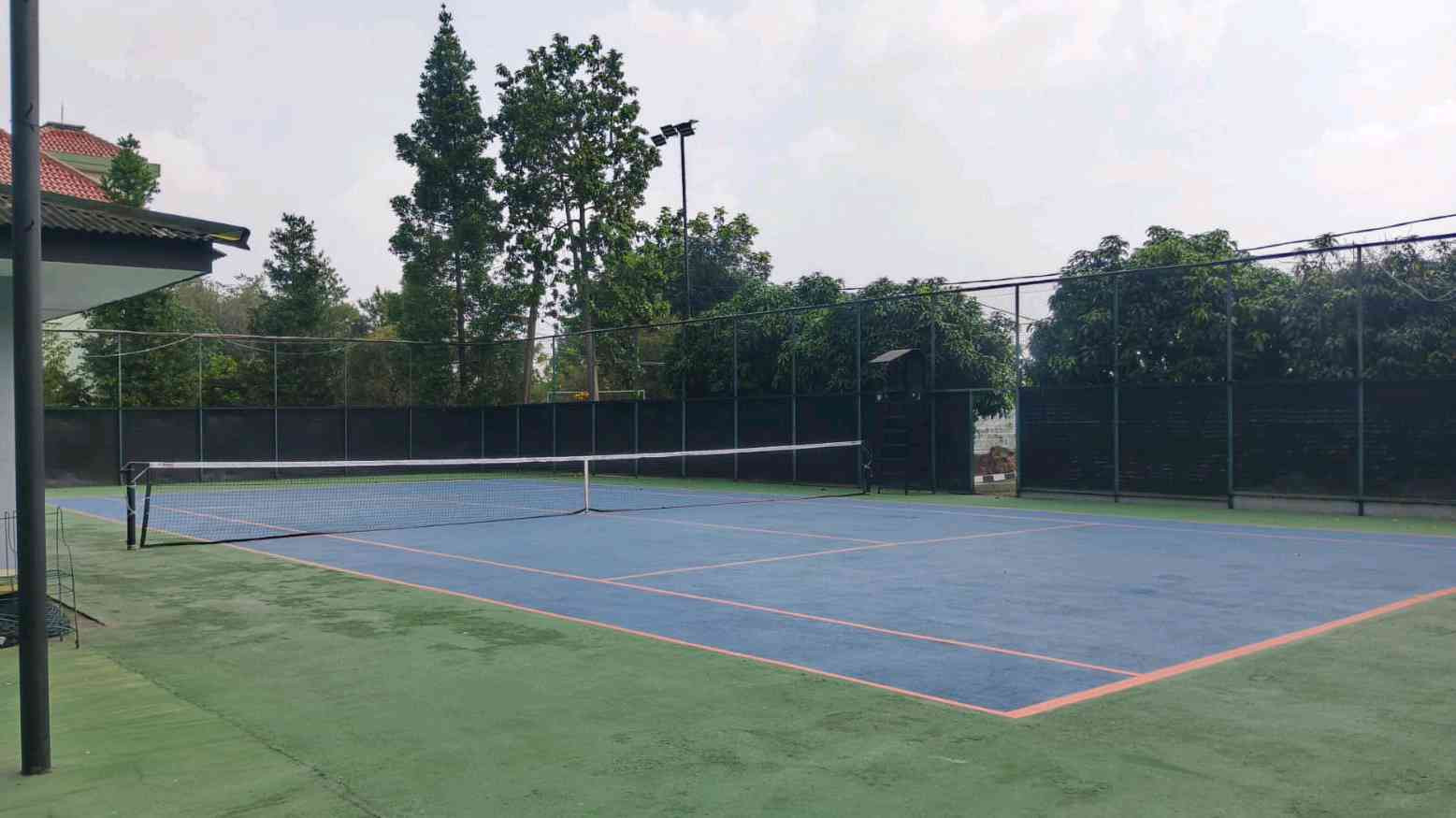 Tenis Outdoor Pusdikku