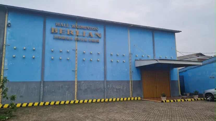 Hall Badminton Berlian