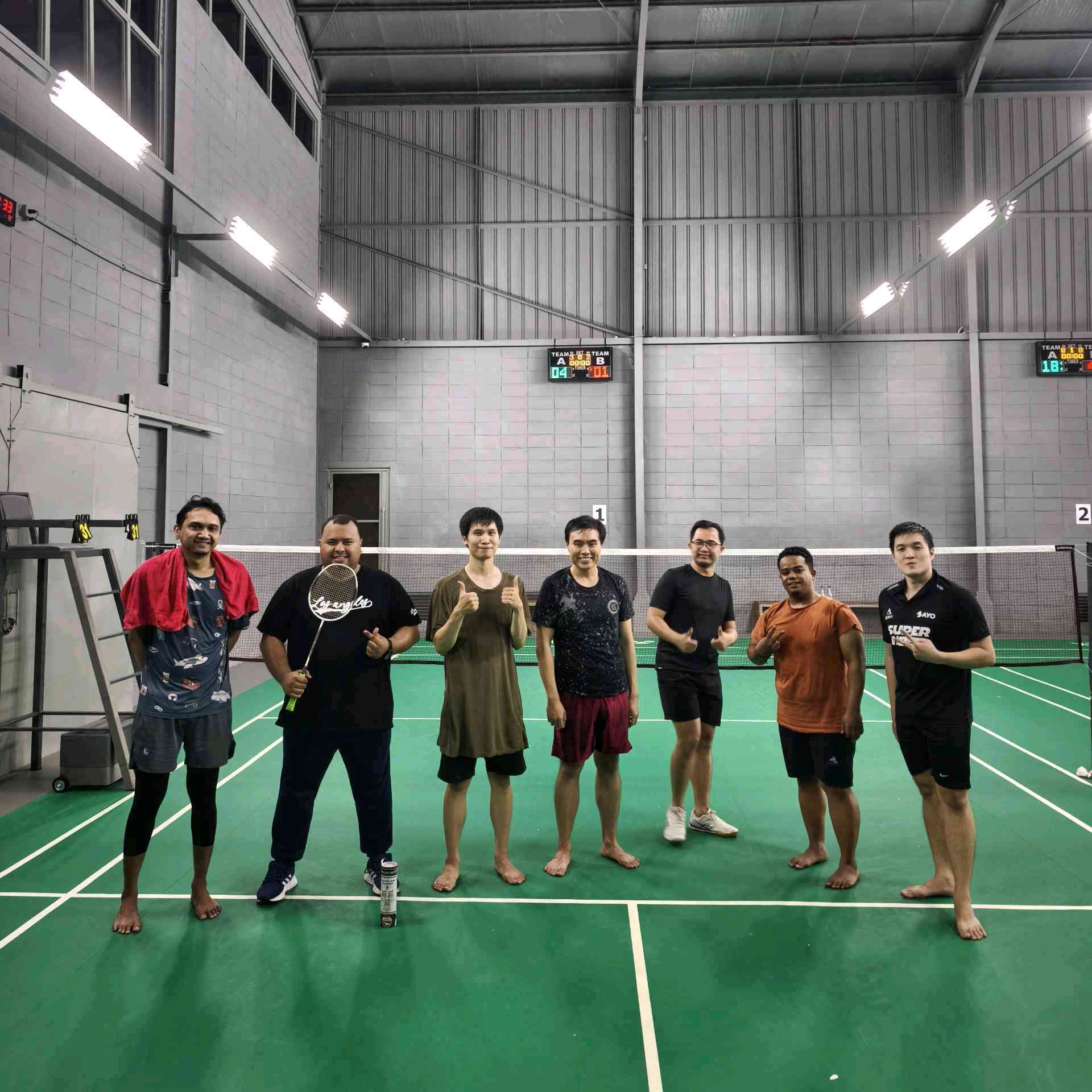 komunitas sparing badminton